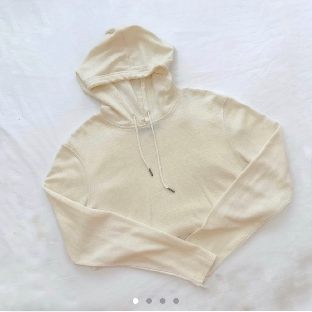 “Pacsun” speckled cream scalloped hoodie